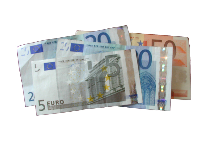 eurobankovky za sebou poskládané